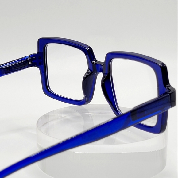 The Studio Square Unisex Reader - Picture 2 of 3